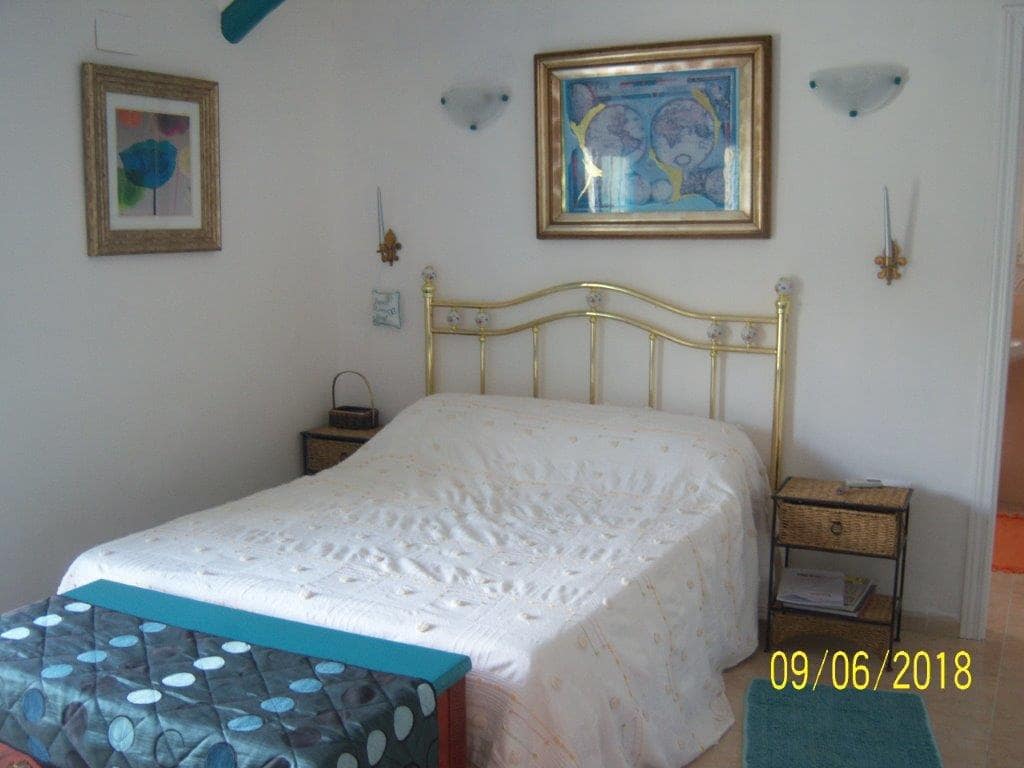 Chalet de 5 habitaciones en Iznájar en venta con piscina - 300.000 € (Ref: 9479469)