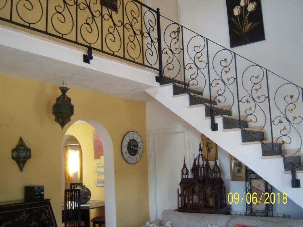 Chalet de 5 habitaciones en Iznájar en venta con piscina - 300.000 € (Ref: 9479469)