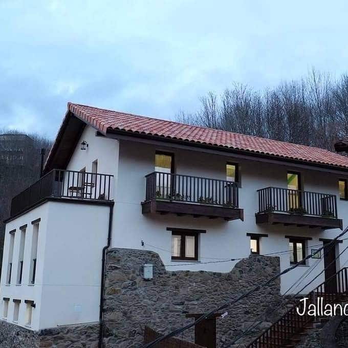 3 bedroom Commercial for sale in Allande - € 475,000 (Ref: 9479470)