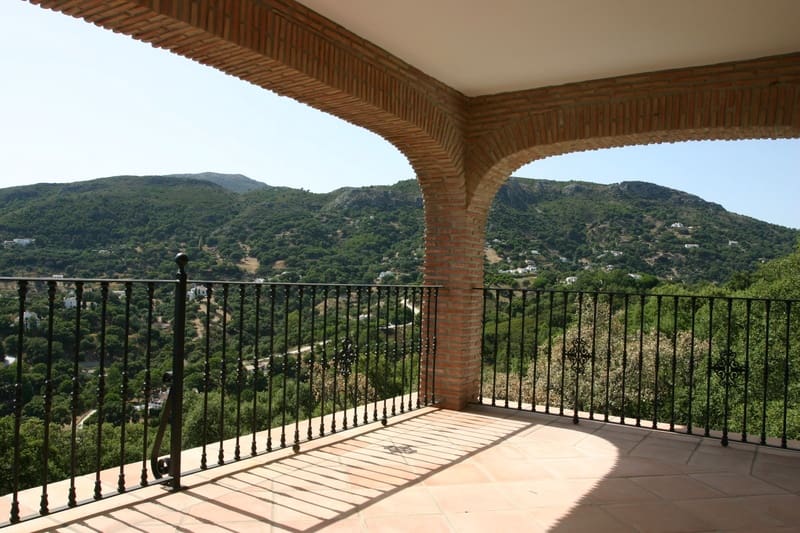 5 bedroom Villa for sale in Casares with pool - € 1,150,000 (Ref: 9479478)