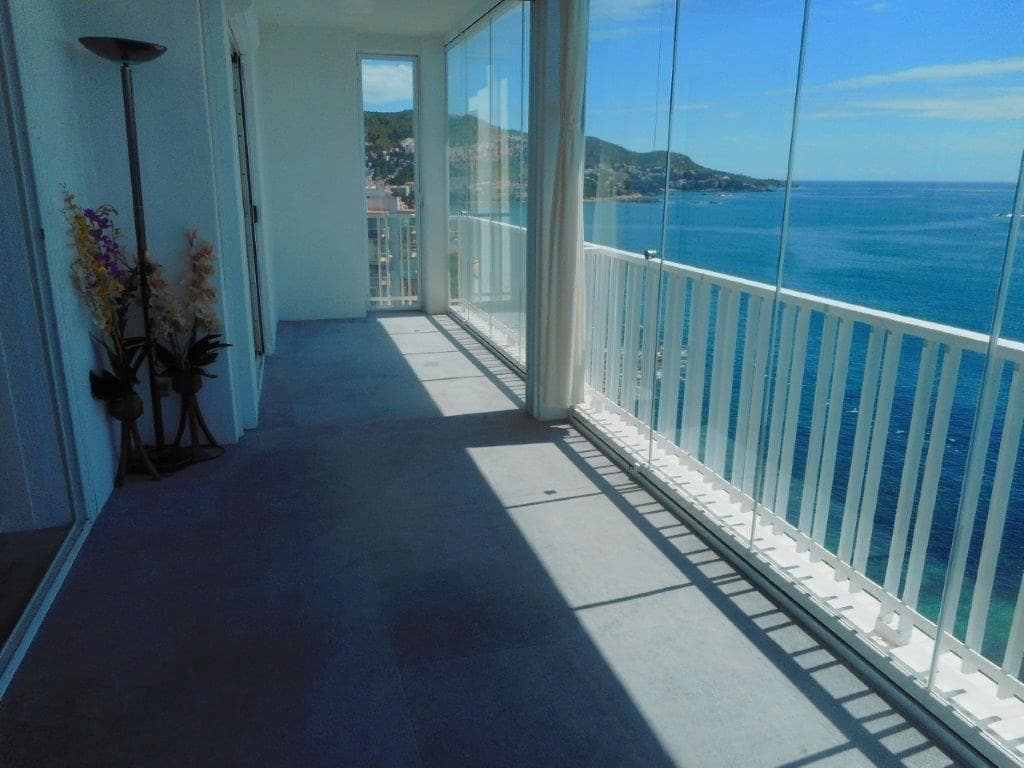 3 makuuhuone Huoneisto myytävänä paikassa Roses mukana uima-altaan - 520 000 € (Ref: 9479484)