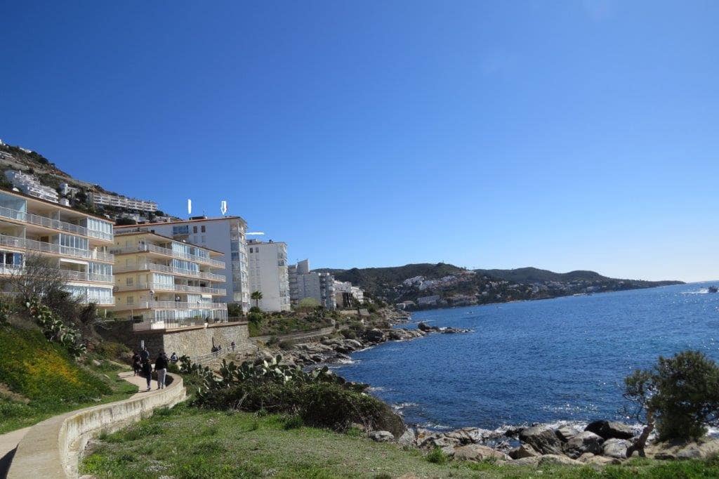 3 makuuhuone Huoneisto myytävänä paikassa Roses mukana uima-altaan - 520 000 € (Ref: 9479484)