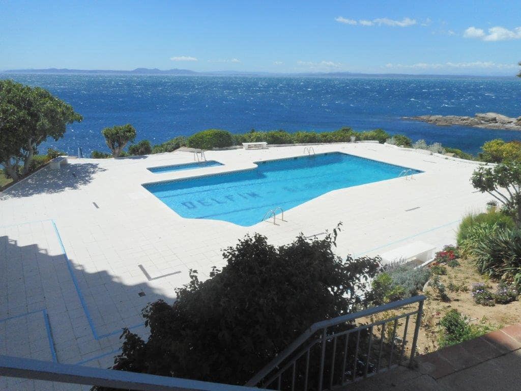 3 makuuhuone Huoneisto myytävänä paikassa Roses mukana uima-altaan - 520 000 € (Ref: 9479484)