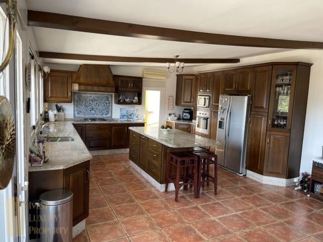 5 chambre Finca/Maison de Campagne à vendre à El Padrón, Estepona avec piscine - 1 050 000 € (Ref: 9479485)