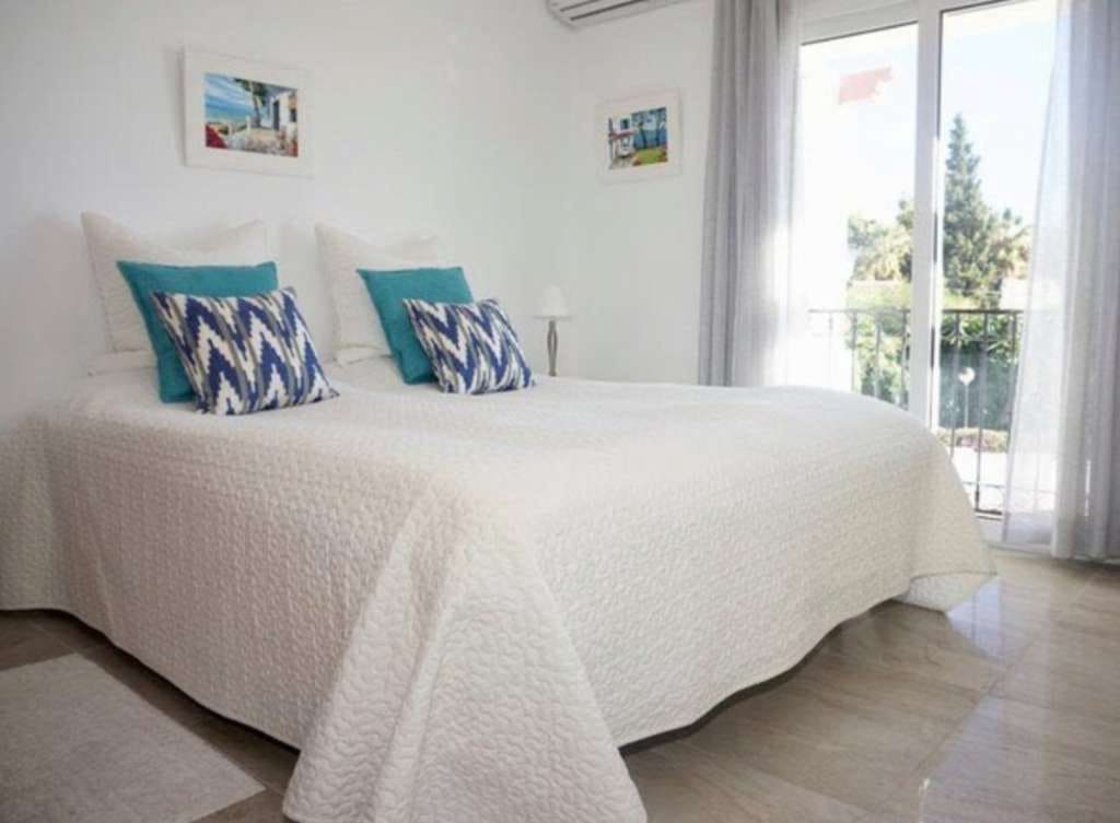 2 bedroom Apartment for sale in Benalmadena with pool - € 439,000 (Ref: 9479498)