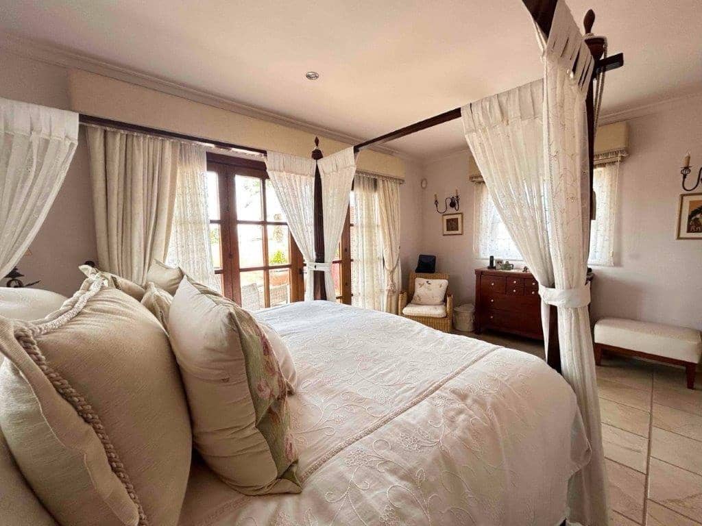 4 bedroom Villa for sale in Las Cunas with pool - € 795,000 (Ref: 9479499)