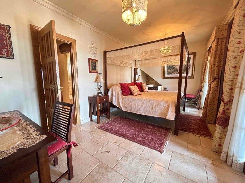 4 bedroom Villa for sale in Las Cunas with pool - € 795,000 (Ref: 9479499)