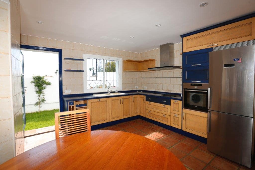 4 bedroom Townhouse for sale in San Pedro de Alcantara - € 645,000 (Ref: 9479502)