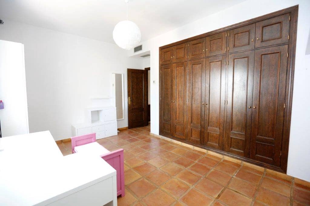 4 bedroom Townhouse for sale in San Pedro de Alcantara - € 645,000 (Ref: 9479502)