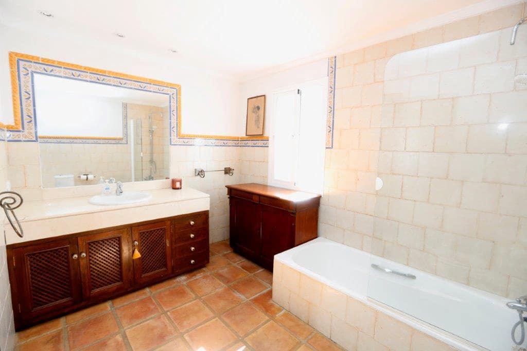 4 bedroom Townhouse for sale in San Pedro de Alcantara - € 645,000 (Ref: 9479502)