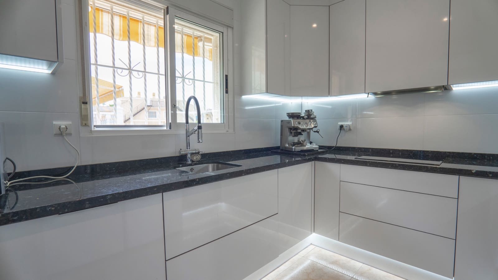 5 Zimmer Villa zu verkaufen in Benijofar mit Pool - 289.000 € (Ref: 9479505)