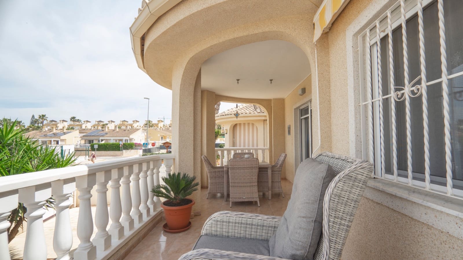 5 Zimmer Villa zu verkaufen in Benijofar mit Pool - 289.000 € (Ref: 9479505)