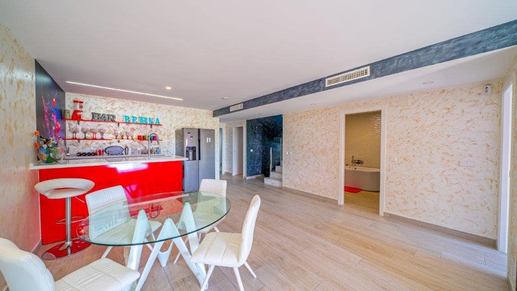 4 bedroom Villa for sale in Finestrat with pool - € 1,200,000 (Ref: 9479510)