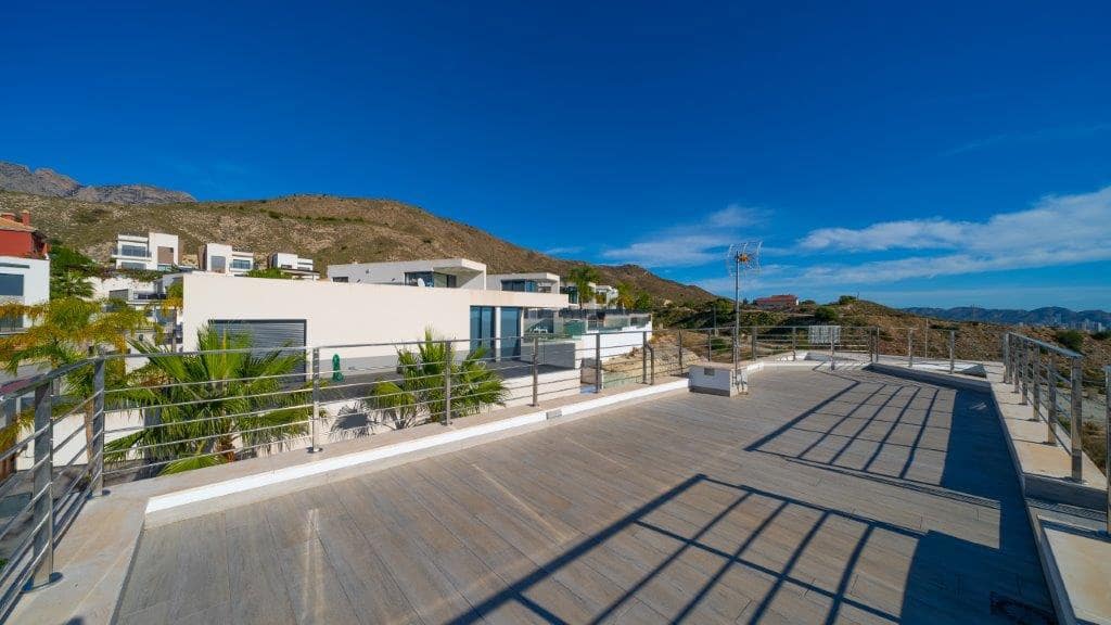 4 bedroom Villa for sale in Finestrat with pool - € 1,200,000 (Ref: 9479510)