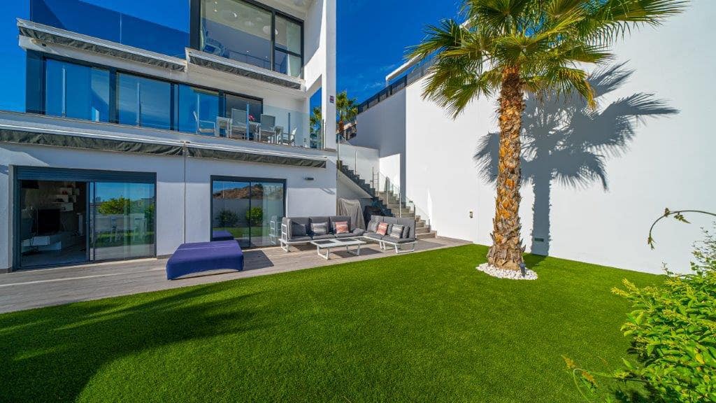 4 bedroom Villa for sale in Finestrat with pool - € 1,200,000 (Ref: 9479510)