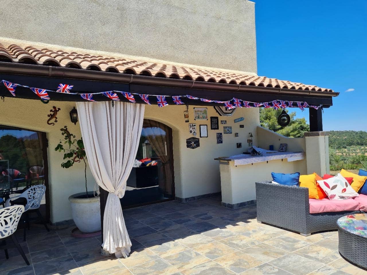 3 bedroom Villa for sale in Valderrobres with pool - € 470,000 (Ref: 9479515)