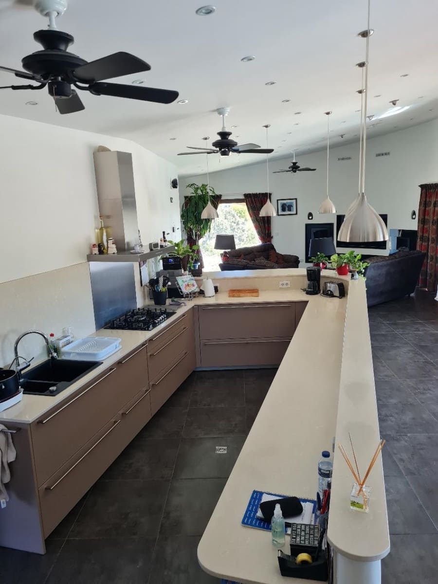 3 bedroom Villa for sale in Valderrobres with pool - € 470,000 (Ref: 9479515)