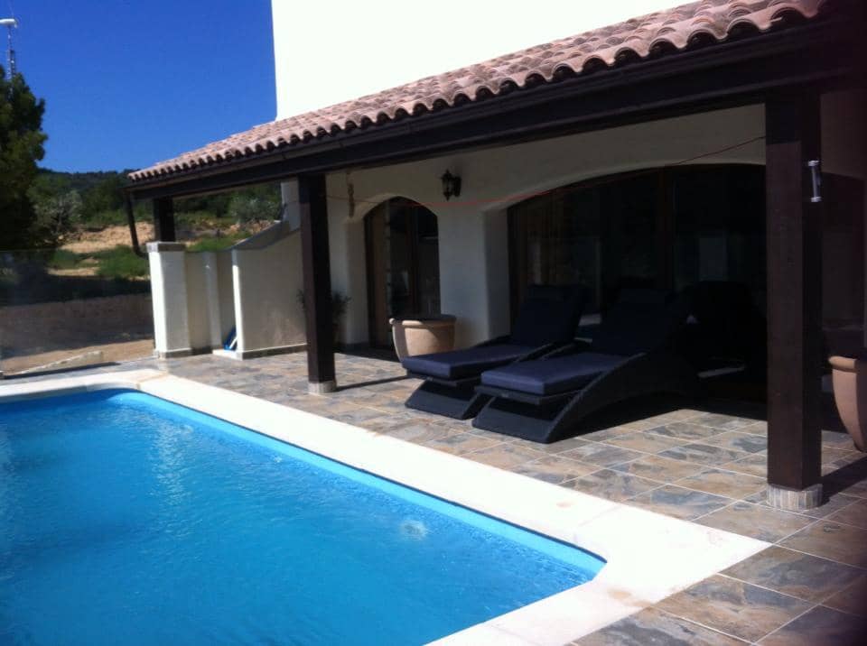 3 bedroom Villa for sale in Valderrobres with pool - € 470,000 (Ref: 9479515)