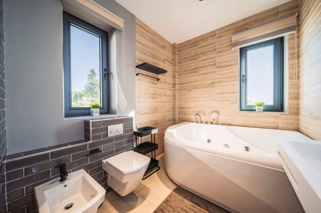 5 bedroom Villa for sale in Calahonda with pool - € 1,400,000 (Ref: 9479518)