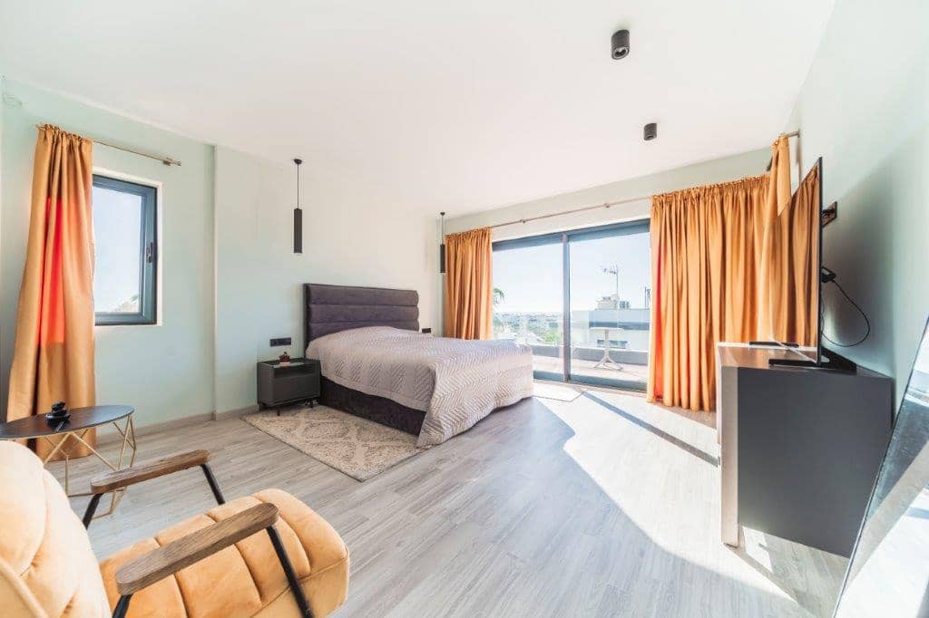 5 bedroom Villa for sale in Calahonda with pool - € 1,400,000 (Ref: 9479518)