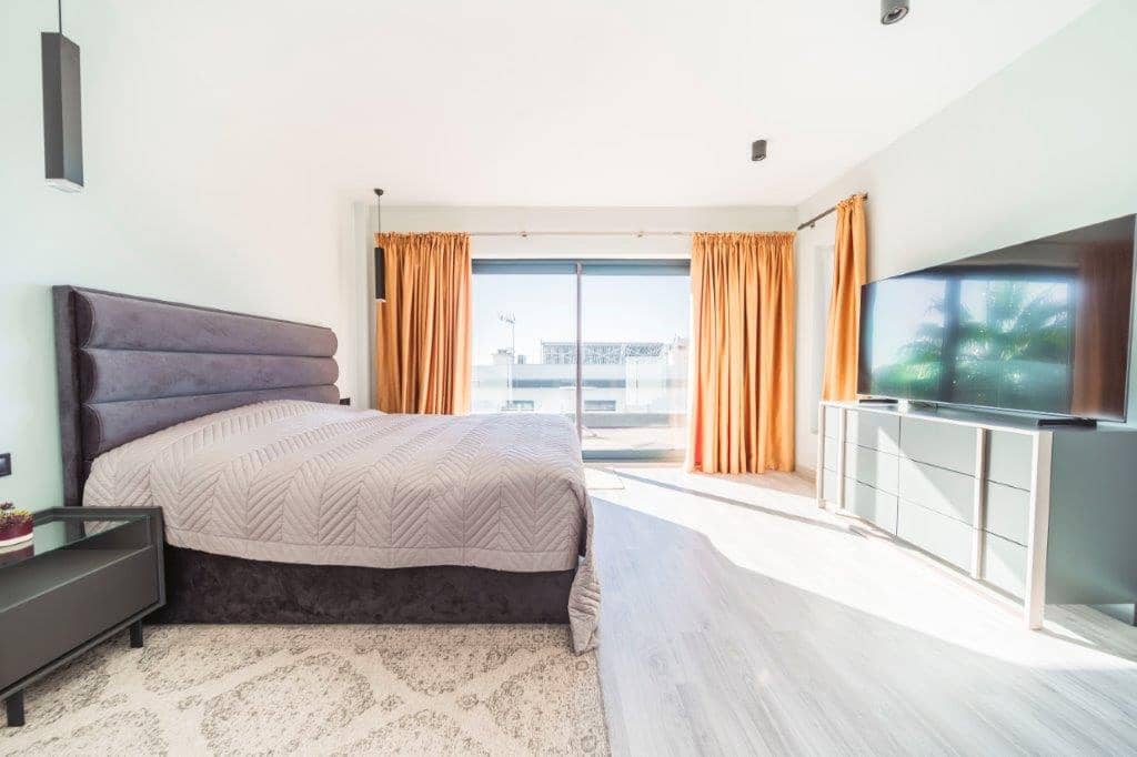 5 bedroom Villa for sale in Calahonda with pool - € 1,400,000 (Ref: 9479518)