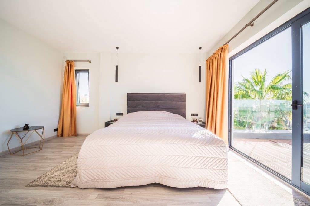 5 bedroom Villa for sale in Calahonda with pool - € 1,400,000 (Ref: 9479518)