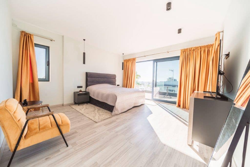 5 bedroom Villa for sale in Calahonda with pool - € 1,400,000 (Ref: 9479518)