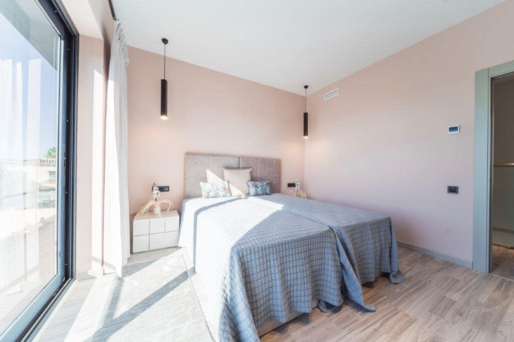 5 bedroom Villa for sale in Calahonda with pool - € 1,400,000 (Ref: 9479518)