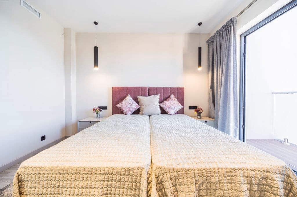 5 bedroom Villa for sale in Calahonda with pool - € 1,400,000 (Ref: 9479518)