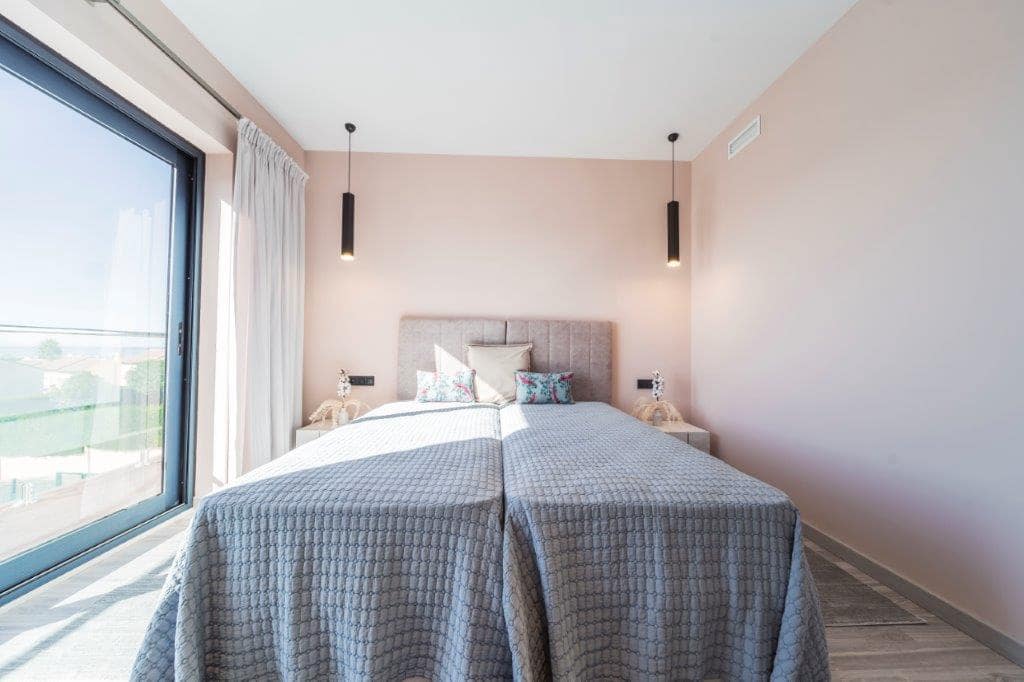 5 bedroom Villa for sale in Calahonda with pool - € 1,400,000 (Ref: 9479518)