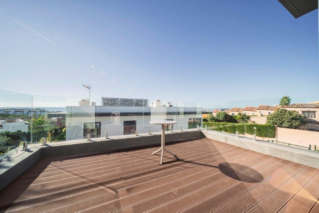 5 bedroom Villa for sale in Calahonda with pool - € 1,400,000 (Ref: 9479518)