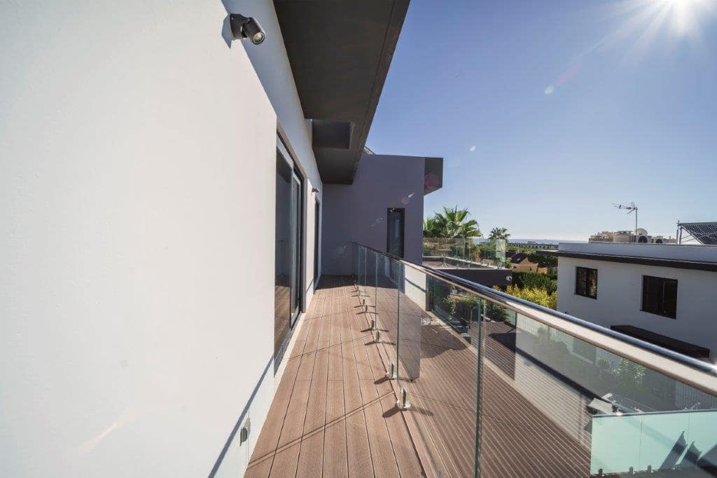 5 bedroom Villa for sale in Calahonda with pool - € 1,400,000 (Ref: 9479518)