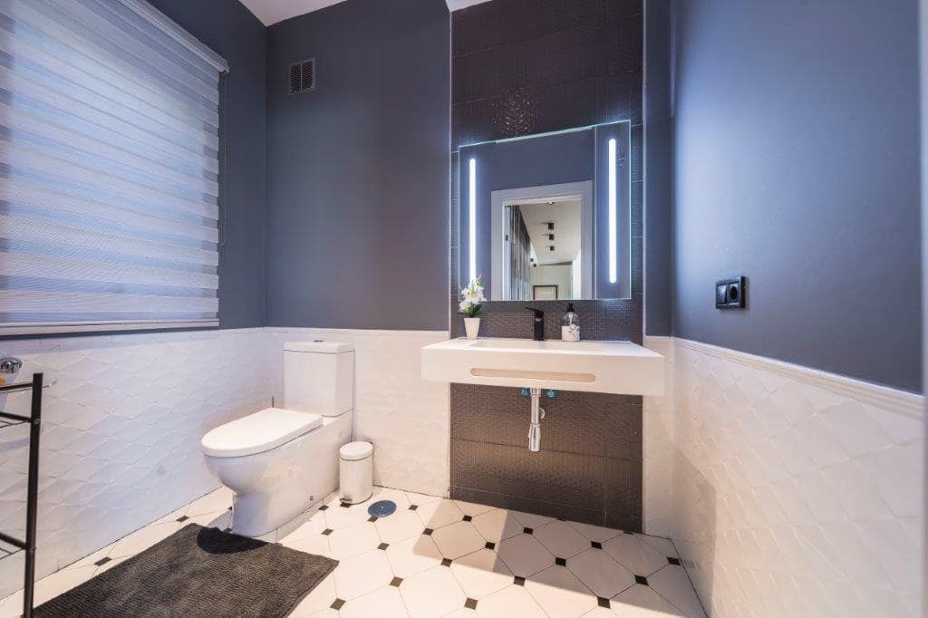 5 bedroom Villa for sale in Calahonda with pool - € 1,400,000 (Ref: 9479518)