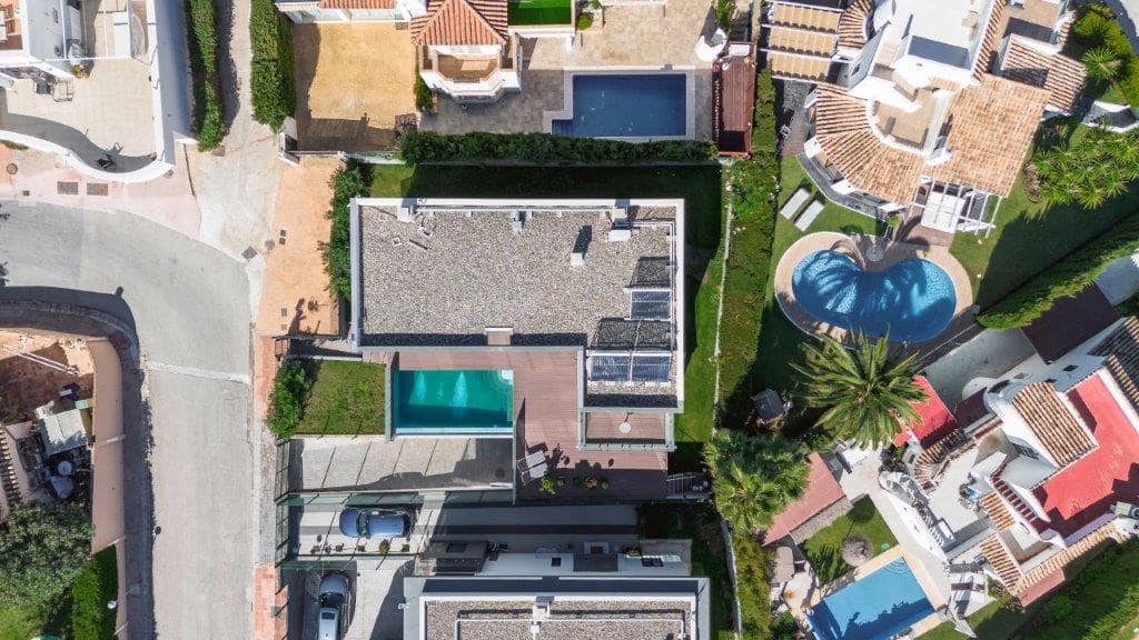 5 bedroom Villa for sale in Calahonda with pool - € 1,400,000 (Ref: 9479518)