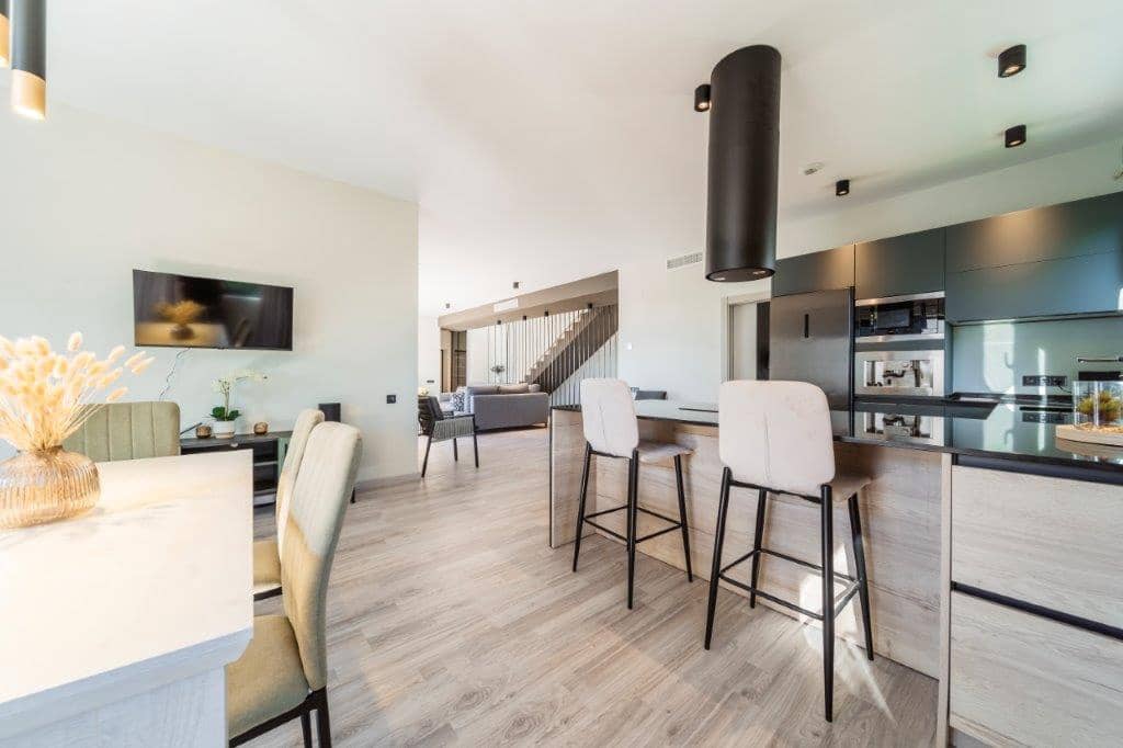 5 bedroom Villa for sale in Calahonda with pool - € 1,400,000 (Ref: 9479518)