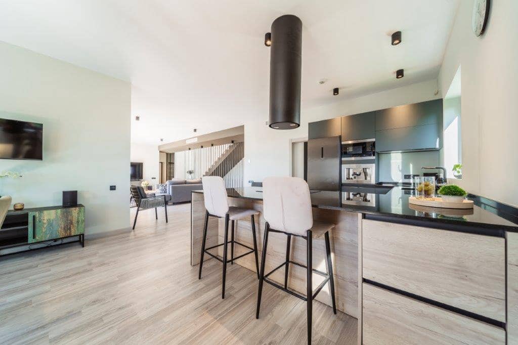 5 bedroom Villa for sale in Calahonda with pool - € 1,400,000 (Ref: 9479518)