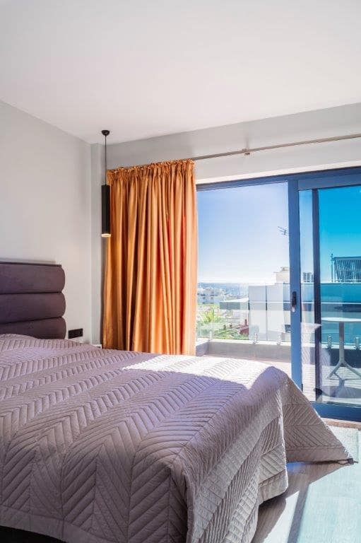 5 bedroom Villa for sale in Calahonda with pool - € 1,400,000 (Ref: 9479518)