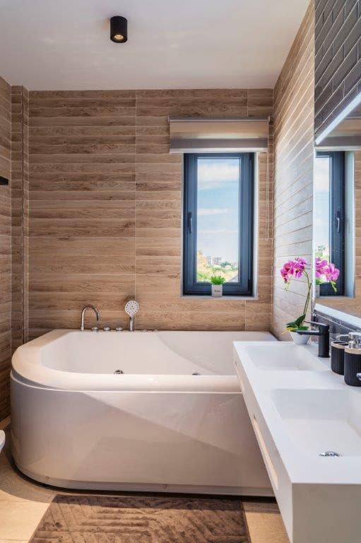 5 bedroom Villa for sale in Calahonda with pool - € 1,400,000 (Ref: 9479518)