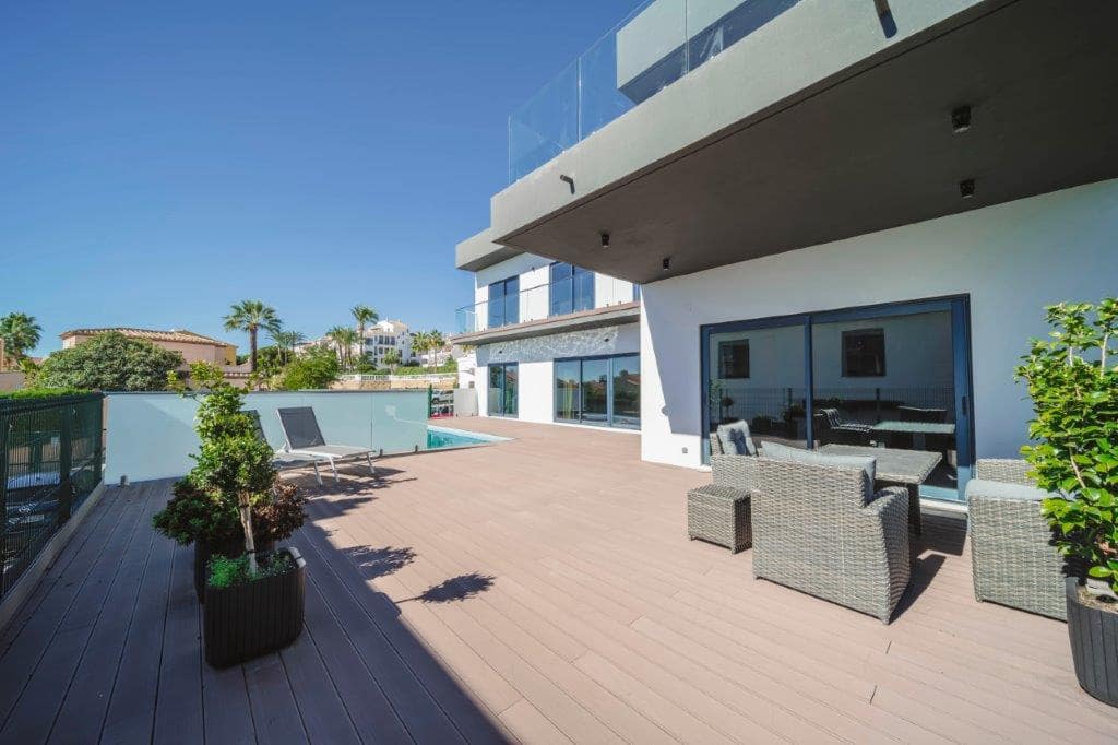 5 bedroom Villa for sale in Calahonda with pool - € 1,400,000 (Ref: 9479518)