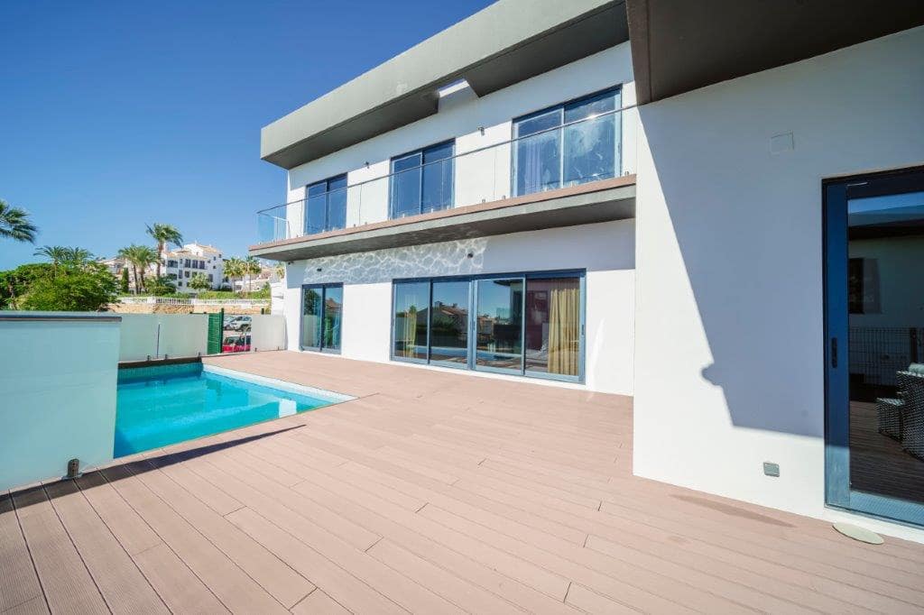 5 bedroom Villa for sale in Calahonda with pool - € 1,400,000 (Ref: 9479518)