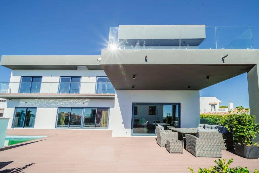 5 bedroom Villa for sale in Calahonda with pool - € 1,400,000 (Ref: 9479518)