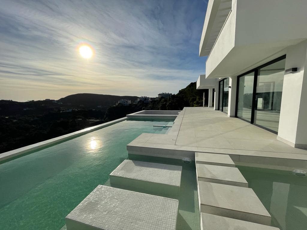 5 sovrum Villa till salu i Benahavis med pool - 2 450 000 € (Ref: 9479523)