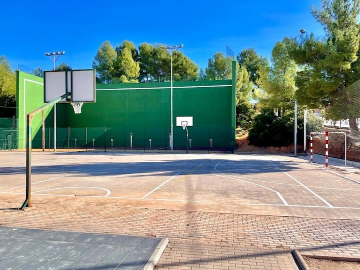 4 makuuhuone Huvila myytävänä paikassa L'Alcora mukana uima-altaan - 620 000 € (Ref: 9479526)