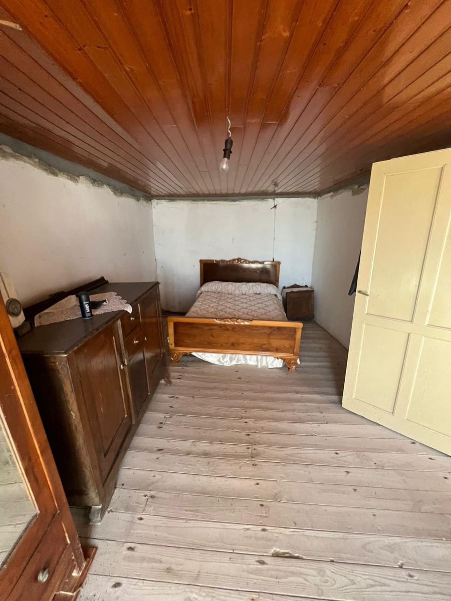 6 bedroom Finca/Country House for sale in Taboada - € 82,000 (Ref: 9479527)