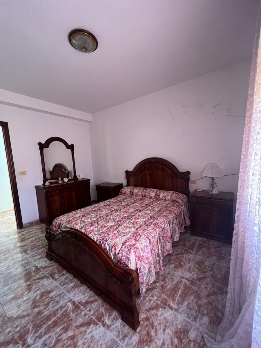 6 bedroom Finca/Country House for sale in Taboada - € 82,000 (Ref: 9479527)