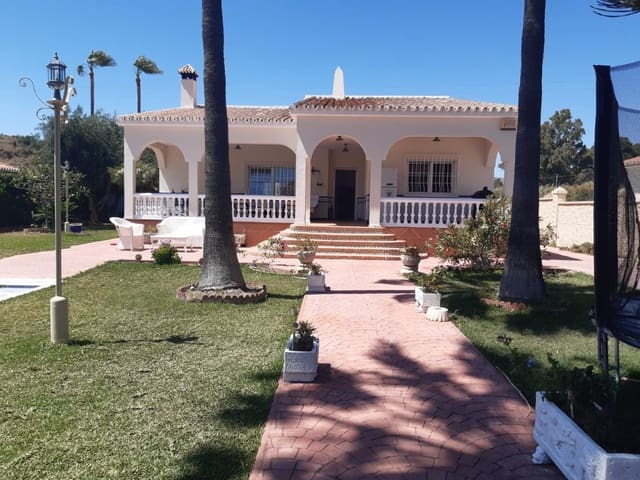 4 makuuhuone Huvila myytävänä paikassa Valle Niza, Vélez-Málaga mukana uima-altaan - 899 000 € (Ref: 9479531)