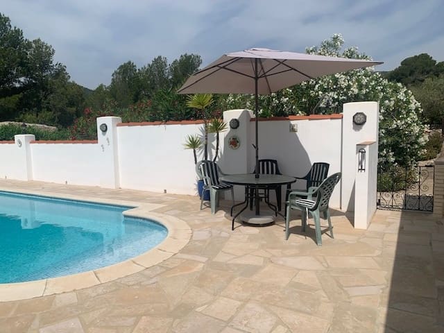 5 soveværelse Finca/Landehus til salg i El Perello med swimmingpool - € 550.000 (Ref: 9479541)