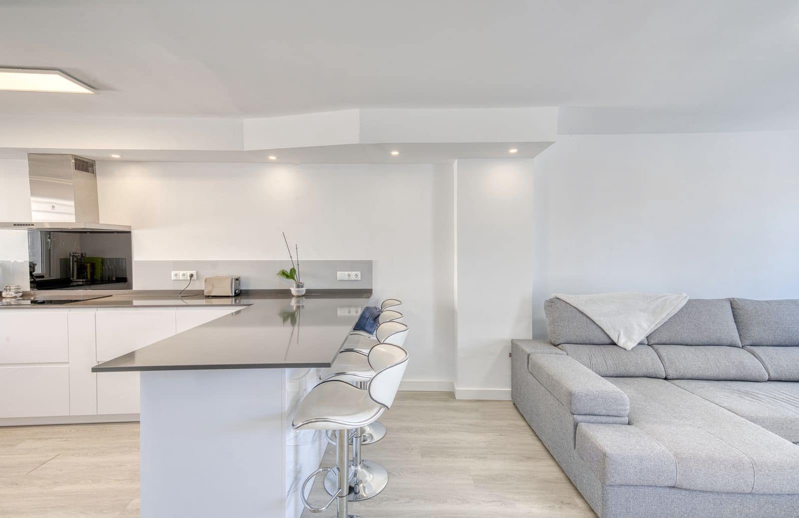 3 bedroom Townhouse for sale in Nueva Andalucia with pool - € 417,500 (Ref: 9479543)