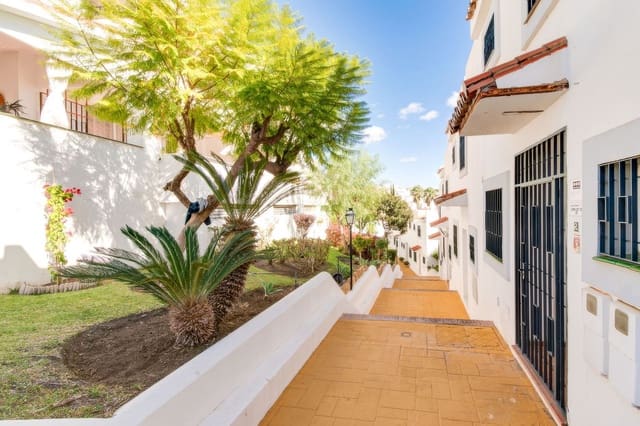 3 bedroom Townhouse for sale in Nueva Andalucia, Marbella with pool - € 417,500 (Ref: 9479543)