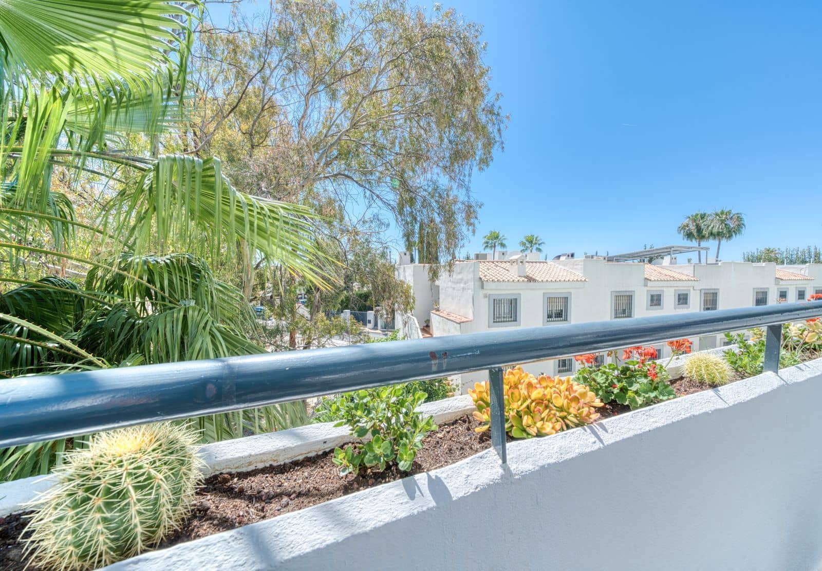 3 bedroom Townhouse for sale in Nueva Andalucia with pool - € 417,500 (Ref: 9479543)